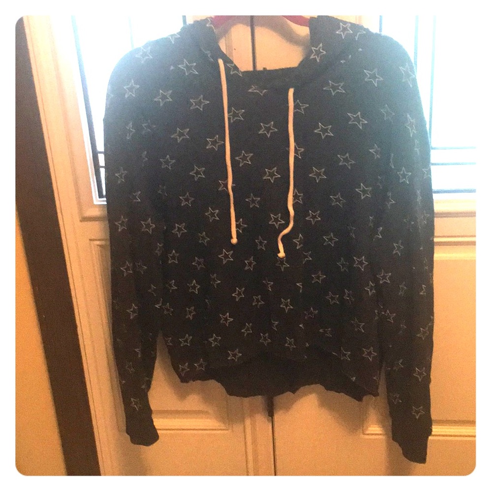 Grey hooded sweatshirt with white stars.